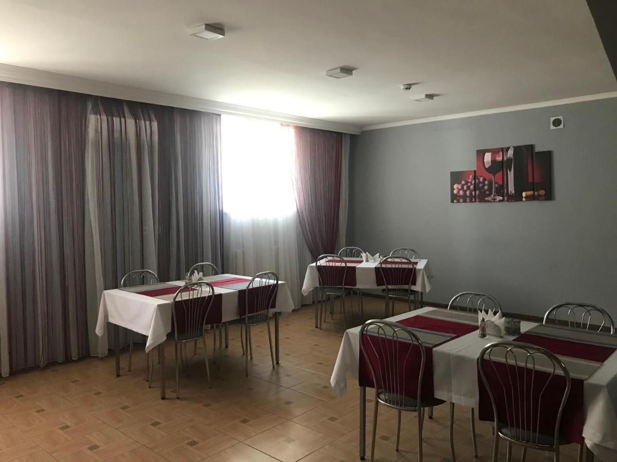 Hotel 7/24 Brovary Bagian luar foto